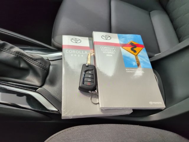 Used 2024 Toyota Corolla LE FWD image 3