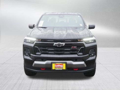 Used 2025 Chevrolet Colorado Z71 w/ Technology Package AWD/4WD image 2