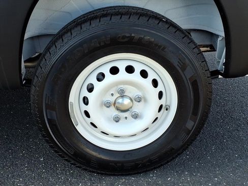 Used 2025 RAM ProMaster 2500 w/ Convenience Group image 16