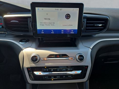 Certified 2024 Ford Explorer XLT image 17