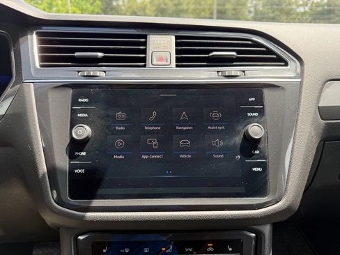 Certified 2022 Volkswagen Tiguan SE FWD image 24