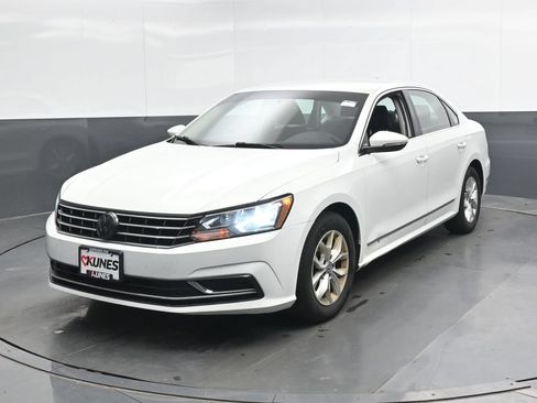 Used 2016 Volkswagen Passat 1.8T S FWD image 5