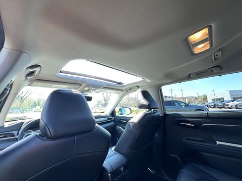 Used 2022 Toyota Highlander XLE image 28
