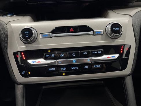 Used 2023 Ford Explorer XLT image 20