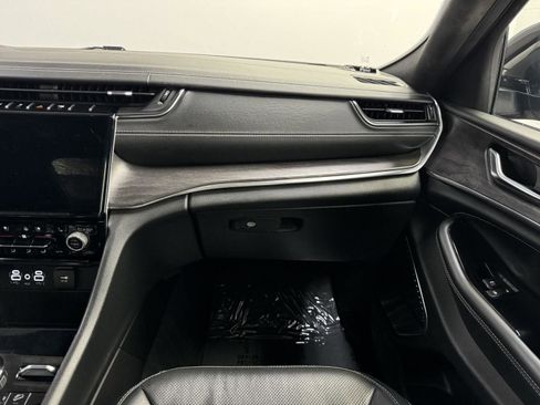 Used 2023 Jeep Grand Cherokee Overland image 18