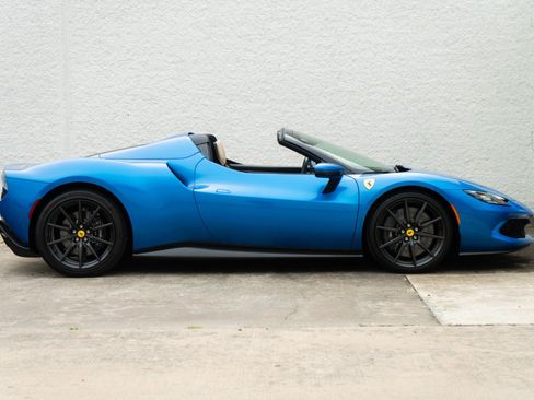 Used 2023 Ferrari 296 GTS RWD image 11