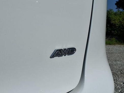 Used 2025 Chrysler Pacifica Pinnacle w/ Trailer Tow Group AWD/4WD image 17