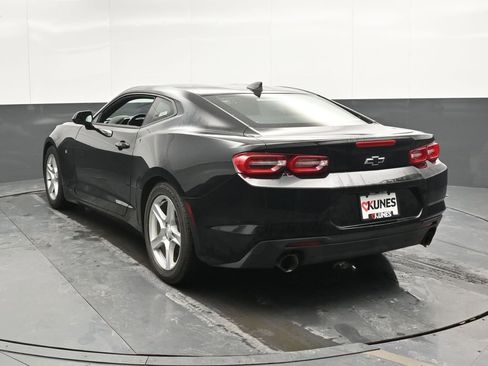 Used 2019 Chevrolet Camaro LT w/ Technology Package image 9