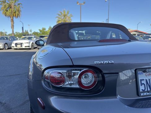 Used 2006 MAZDA MX-5 Miata Grand Touring w/ Premium Pkg image 24