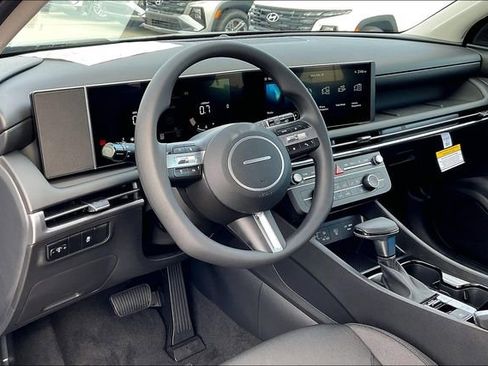 Used 2025 Hyundai Tucson SE image 6