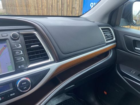 Used 2019 Toyota Highlander Limited Platinum image 24
