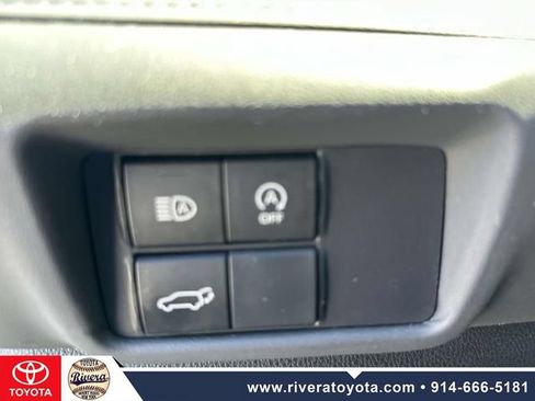Used 2023 Toyota Highlander XLE AWD/4WD image 25