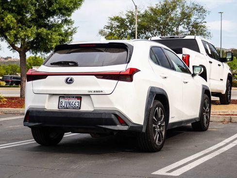 Used 2019 Lexus UX 250h w/ Premium Package image 6