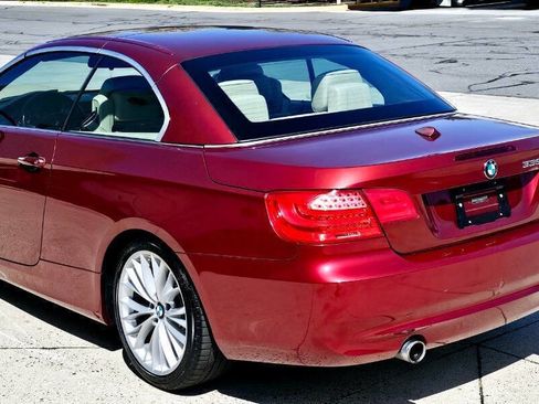 Used 2011 BMW 335i Convertible image 16
