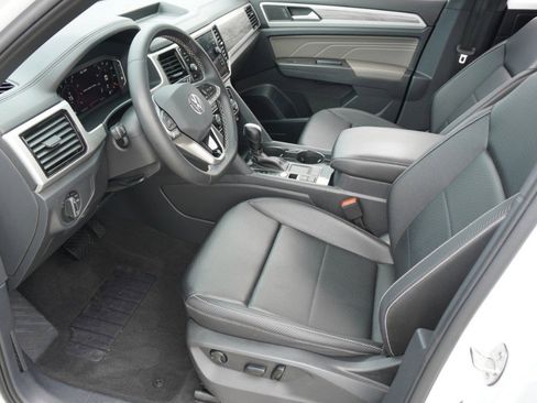 Used 2023 Volkswagen Atlas Cross Sport SE w/ Panoramic Sunroof Package FWD image 13