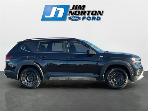 Used 2022 Volkswagen Atlas SE image 2