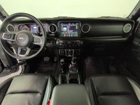 Used 2018 Jeep Wrangler Unlimited Sahara AWD/4WD image 16