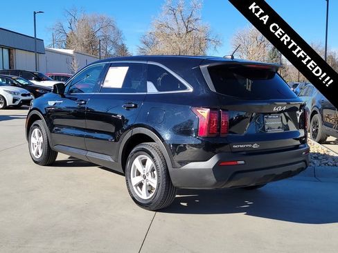 Used 2023 Kia Sorento LX image 3