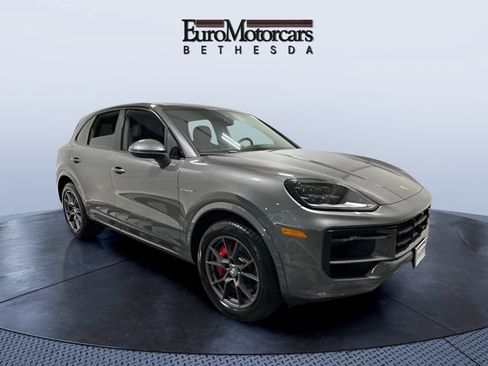 Used 2025 Porsche Cayenne S AWD/4WD image 7