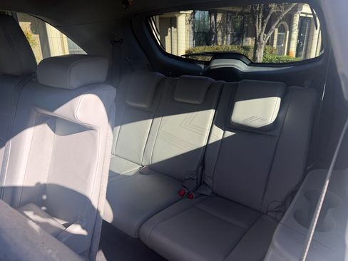 Used 2019 Toyota Highlander XLE image 14