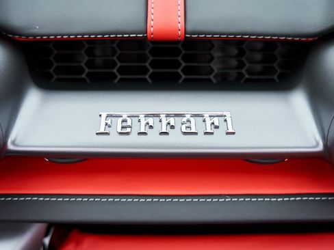 Used 2022 Ferrari 812 GTS image 74