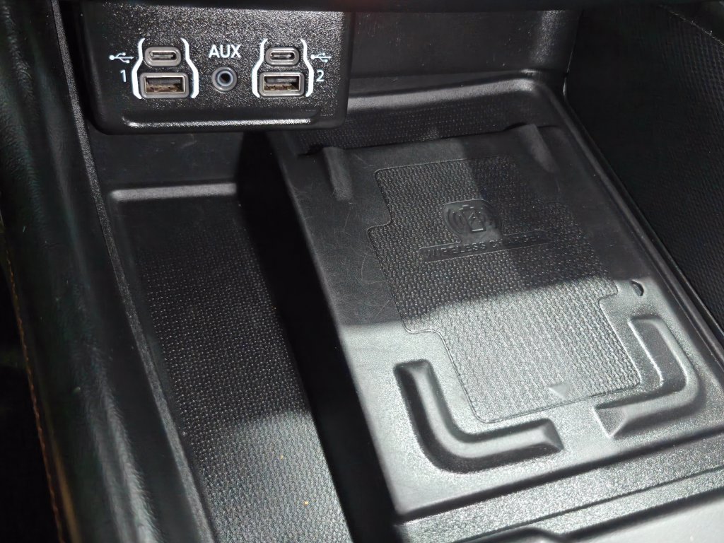 Used 2022 Dodge Durango R/T w/ Blacktop Package AWD/4WD image 11