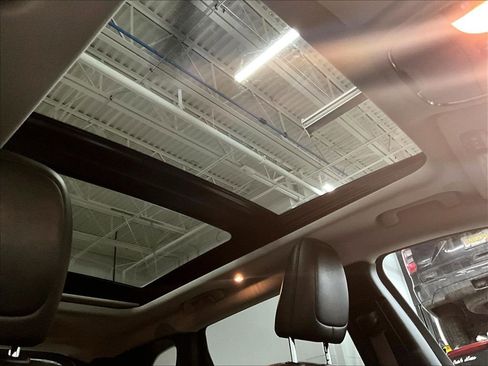 Used 2021 Jeep Cherokee Limited image 22