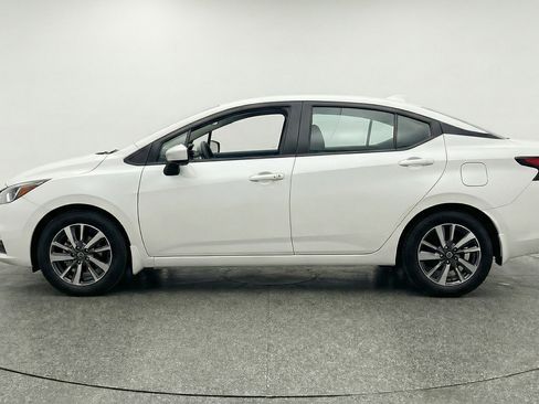 Used 2025 Nissan Versa SV image 5