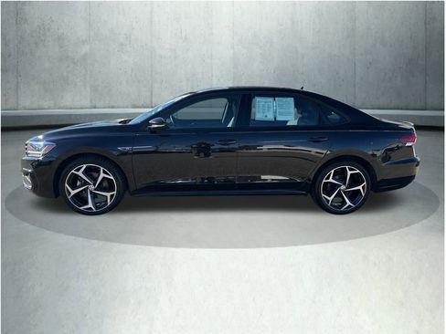 Used 2021 Volkswagen Passat 2.0T R-Line image 2
