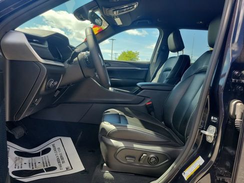 Used 2024 Jeep Grand Cherokee Limited w/ Black Appearance Package RWD image 16