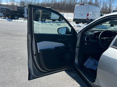 New 2026 Chevrolet Trax LT w/ Sunroof Package image 12