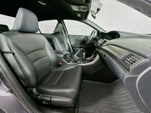 Used 2017 Honda Accord Sport image 28