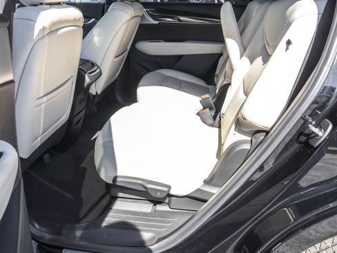 Used 2023 Cadillac XT6 Sport w/ Technology Package AWD/4WD image 32