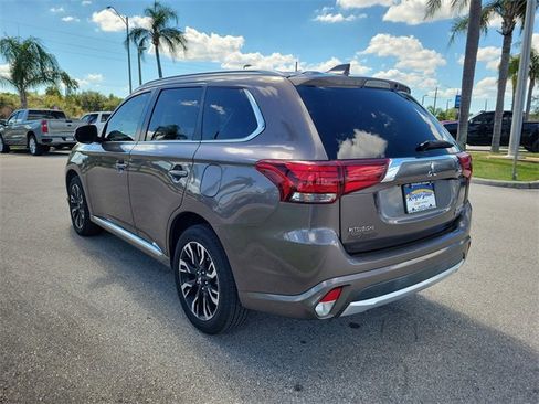 Used 2018 Mitsubishi Outlander SEL image 3