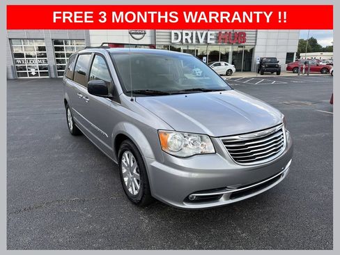Used 2016 Chrysler Town & Country Touring FWD image 1