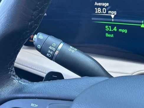 Used 2025 Cadillac XT4 Premium Luxury FWD image 34