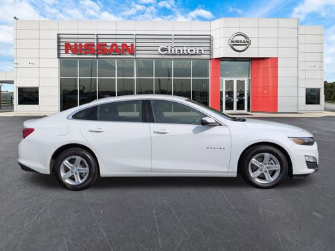 Used 2024 Chevrolet Malibu LS FWD image 2