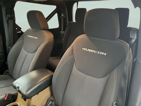 Used 2014 Jeep Wrangler Rubicon w/ Power Convenience Group image 12