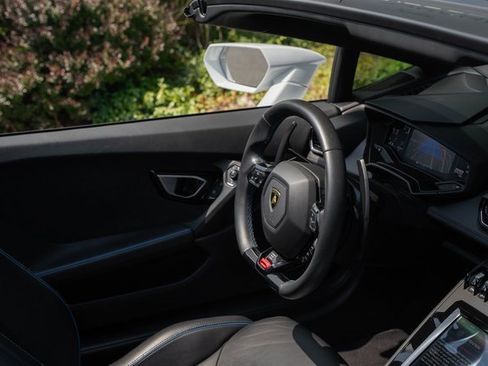 Used 2020 Lamborghini Huracan EVO image 32