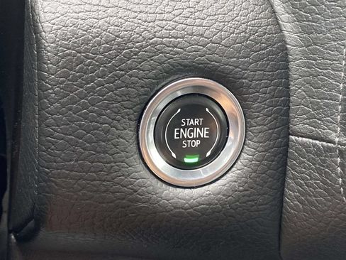 Used 2021 GMC Yukon XL Denali w/ Denali Premium Package AWD/4WD image 29