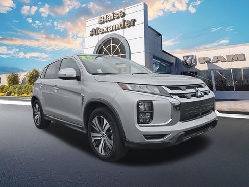 Used 2025 Mitsubishi Outlander Sport SE image 1