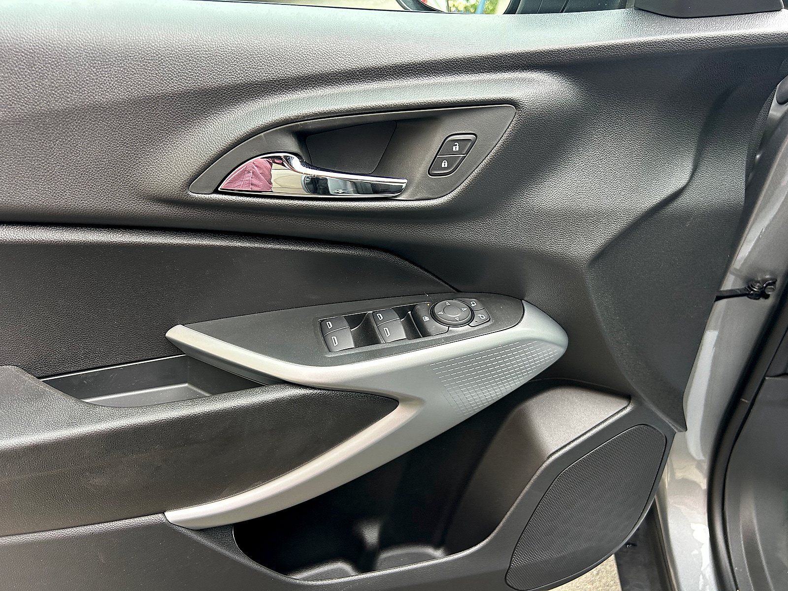 New 2026 Chevrolet Trax RS w/ Sunroof Package FWD image 16