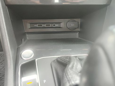 Used 2019 Volkswagen Tiguan SEL AWD/4WD image 16