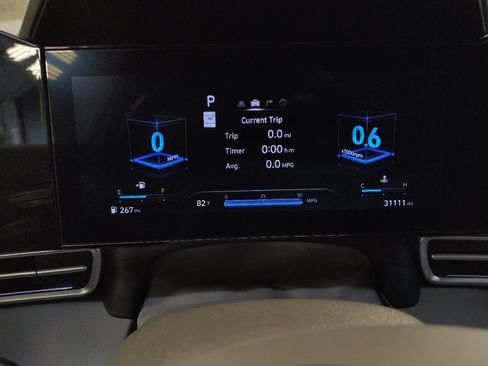 Used 2025 Hyundai Elantra SEL FWD image 23