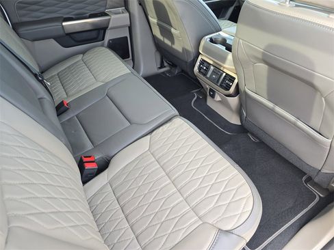 Used 2025 Ford F450 Platinum w/ Platinum Plus Package image 11