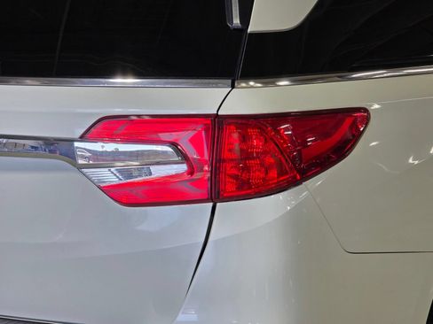Used 2018 Honda Odyssey EX image 12