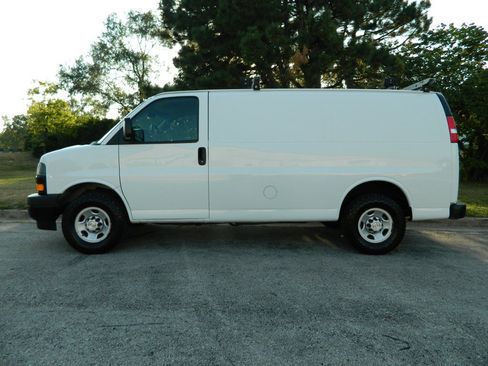 Used 2020 Chevrolet Express 2500 w/ Communications Package RWD image 4