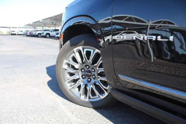 Used 2023 GMC Yukon XL Denali Ultimate w/ LPO, Floor Liner Package AWD/4WD image 13