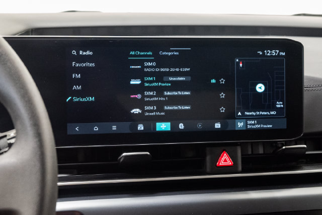 Used 2025 Kia Carnival LX FWD image 16