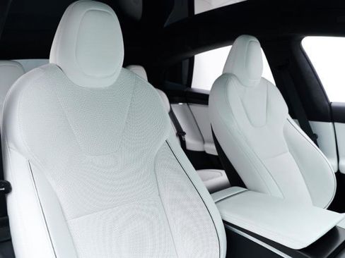 Used 2022 Tesla Model S Plaid image 12